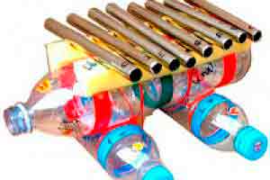 Instrumentos musicais construídos com material reciclado